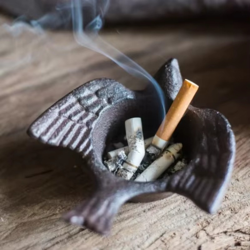 สไตล์นอร์ดิกเชิงเทียน Wrought  - Vintage Collectible Ashtrays บทวิจารณ์และราคา